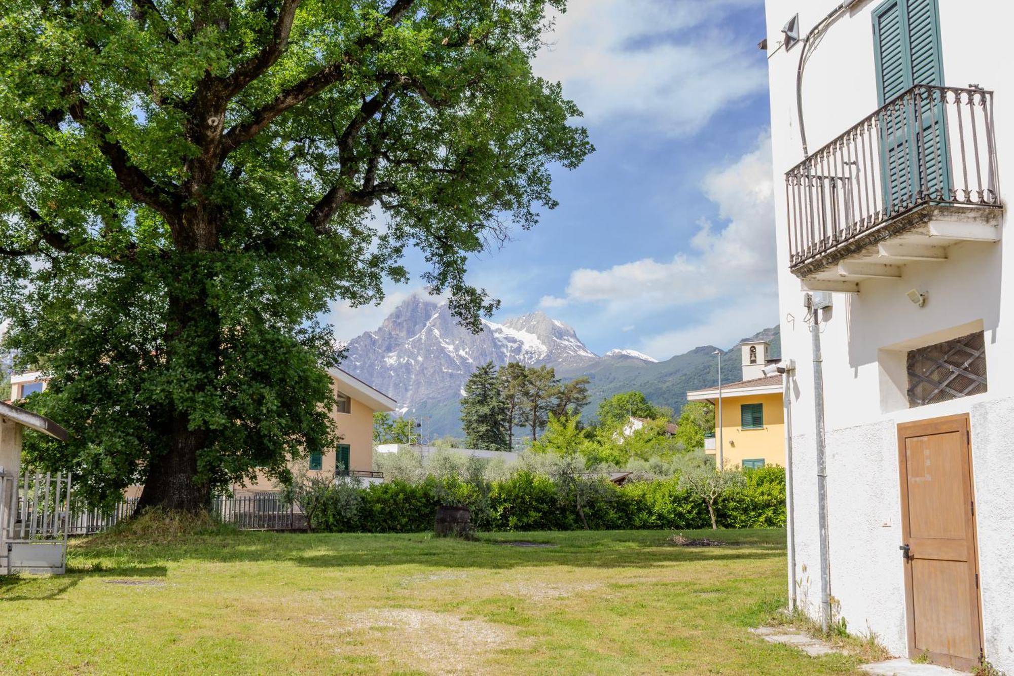 Gran Sasso White House *